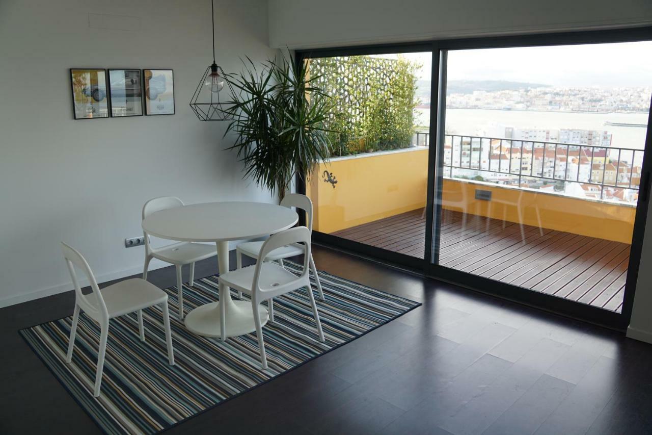 Penthouse Bellevue Apartment Almada Bagian luar foto